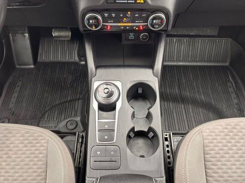 Used 2021 Ford Escape SE w/ SE Sport Appearance Package image 16