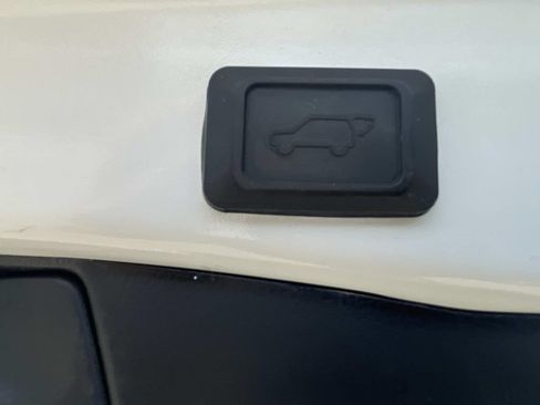 Used 2023 Toyota RAV4 XLE w/ Convenience Package FWD image 9