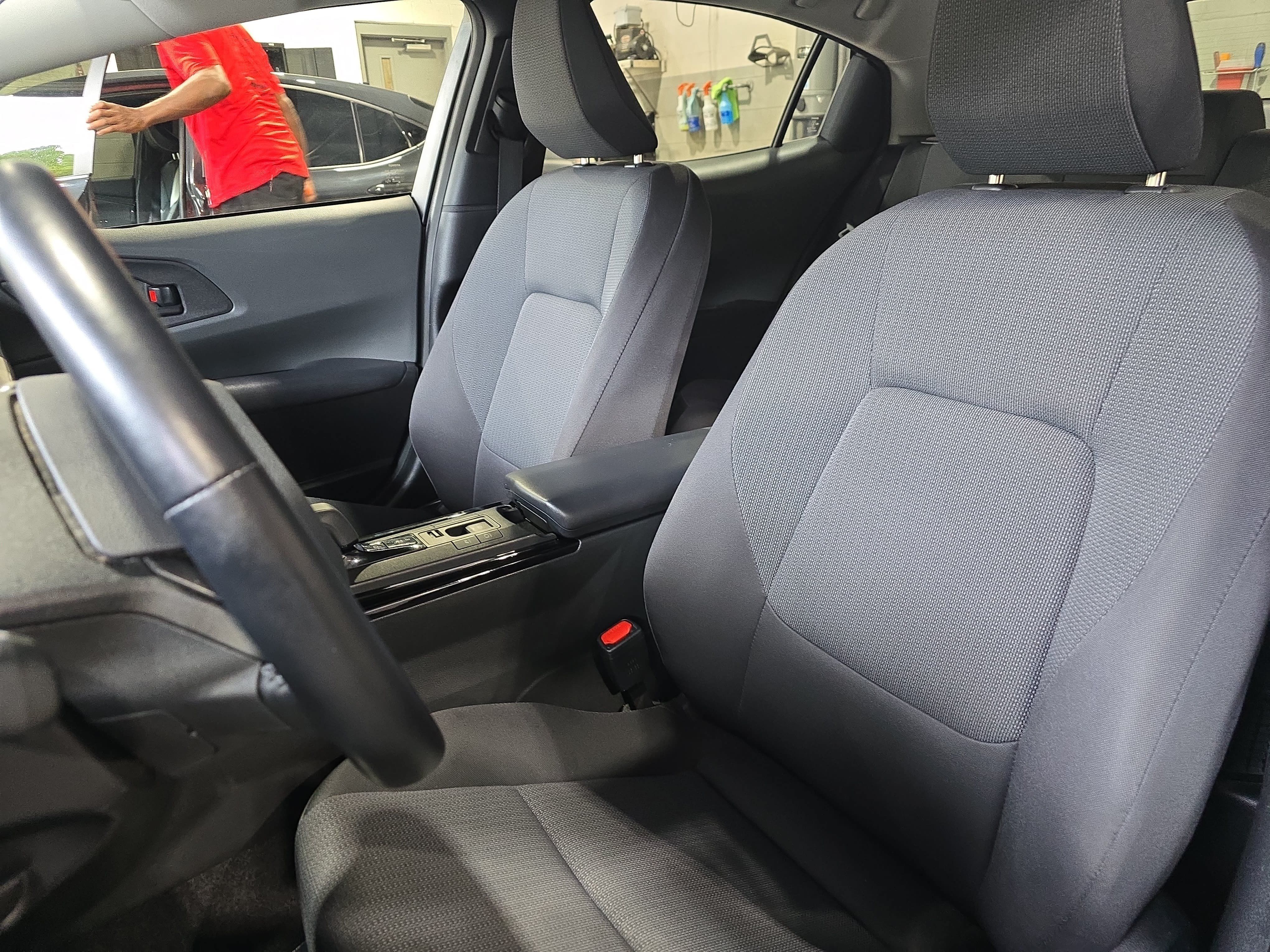 Used 2025 Toyota Prius LE FWD image 14