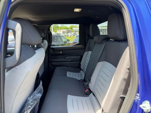 Certified 2025 Toyota Tacoma TRD Off-Road AWD/4WD image 5