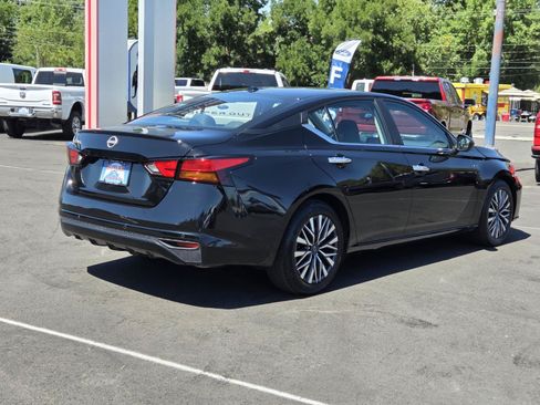 Used 2025 Nissan Altima 2.5 SV FWD image 5