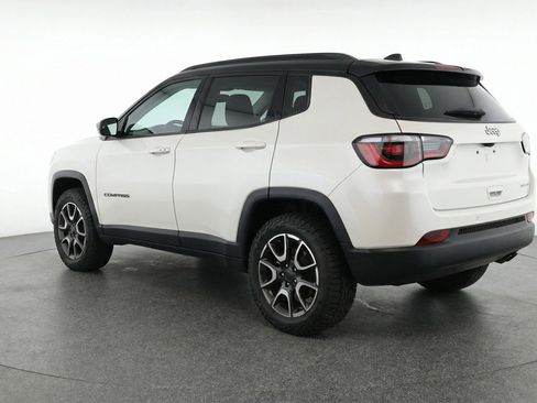 Used 2025 Jeep Compass Trailhawk AWD/4WD image 6