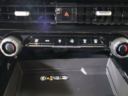 New 2025 Chevrolet Suburban Premier image 28