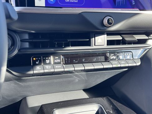 New 2025 Toyota Crown Signia image 16