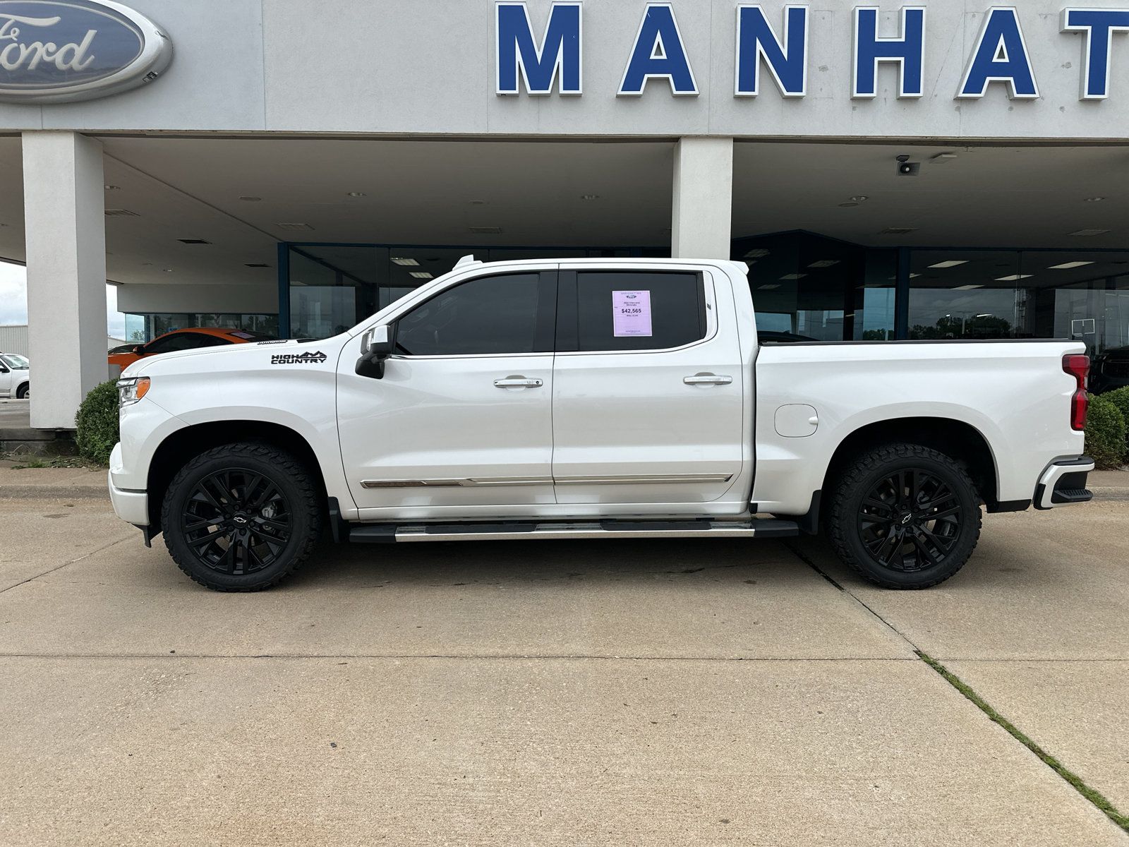 Used 2022 Chevrolet Silverado 1500 High Country w/ High Country Premium Package AWD/4WD image 13