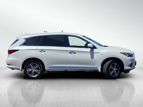 Used 2019 INFINITI QX60 Luxe w/ Essential Package FWD image 3