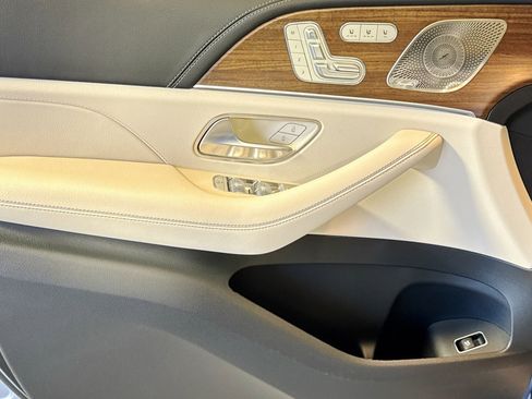 New 2026 Mercedes-Benz GLS 580 4MATIC image 16