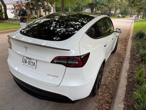 Used 2023 Tesla Model Y Performance AWD/4WD image 3
