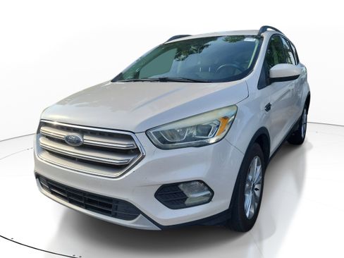 Used 2017 Ford Escape SE w/ SE Leather Comfort Package FWD image 3