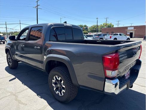Used 2016 Toyota Tacoma TRD Off-Road w/ Towing Package AWD/4WD image 11