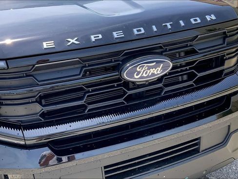 Used 2025 Ford Expedition Active AWD/4WD image 30