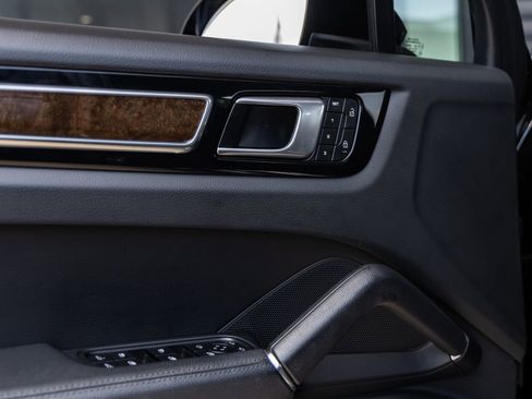 Certified 2023 Porsche Cayenne AWD/4WD image 22