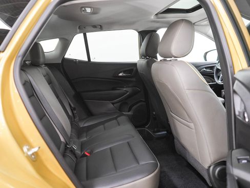 Used 2024 Chevrolet Trax ACTIV w/ Sunroof Package FWD image 12