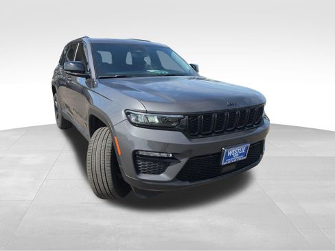 Used 2025 Jeep Grand Cherokee Limited w/ Black Appearance Package AWD/4WD image 11