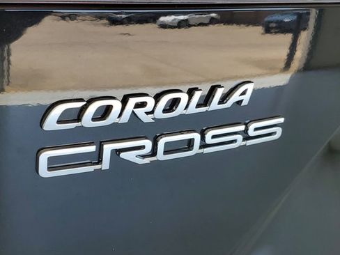 Used 2025 Toyota Corolla Cross XLE FWD image 8