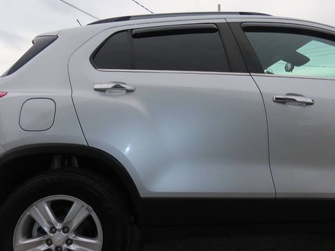 Used 2020 Chevrolet Trax LT w/ LT Convenience Package AWD/4WD image 22