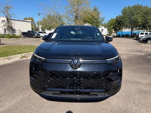 New 2026 Volkswagen Tiguan SE R-Line FWD image 2