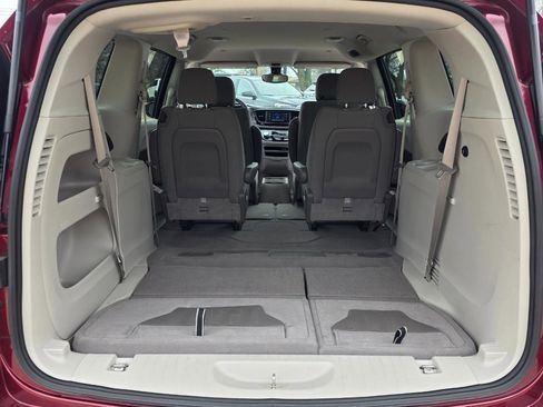 Used 2017 Chrysler Pacifica LX w/ Tire & Wheel Group image 16