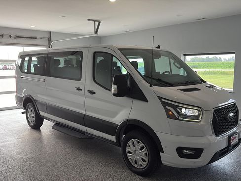Used 2023 Ford Transit 350 XLT RWD image 5