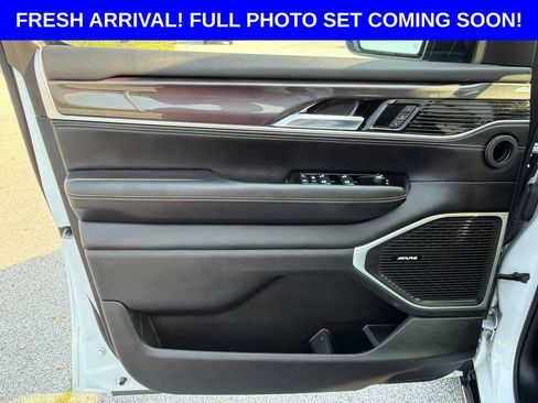 Used 2023 Jeep Wagoneer 4WD w/ Premium Group I image 23