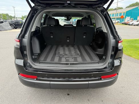 Used 2023 Jeep Grand Cherokee Limited w/ Black Appearance Package AWD/4WD image 8