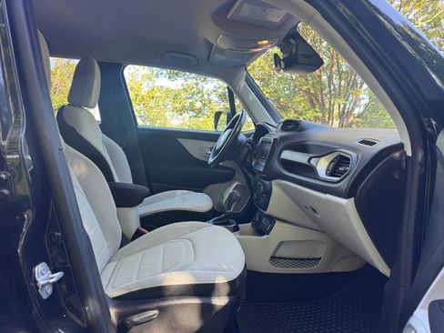 Used 2018 Jeep Renegade Latitude w/ Cold Weather Group AWD/4WD image 14