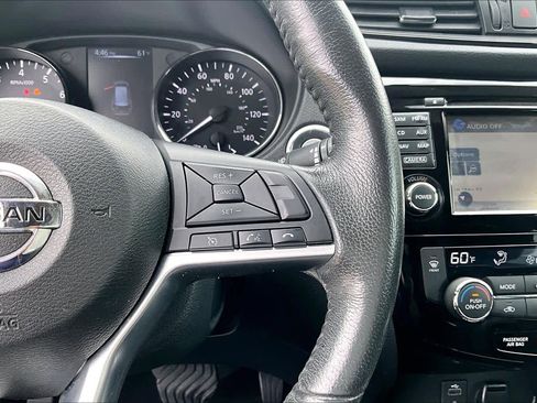 Certified 2017 Nissan Rogue SV w/ SV Premium Package FWD image 24