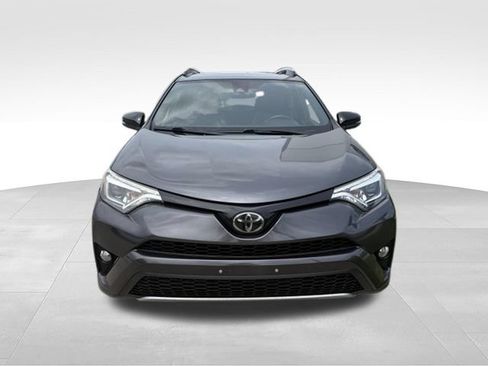 Used 2018 Toyota RAV4 SE w/ All Weather Liner Package AWD/4WD image 8