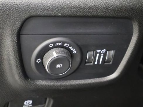 Used 2025 Jeep Grand Cherokee Limited image 23