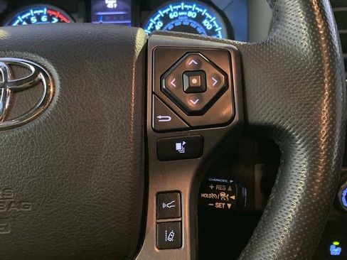 Used 2021 Toyota Tacoma TRD Sport w/ Technology Package image 18