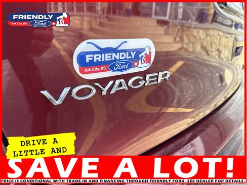 Used 2023 Chrysler Voyager LX image 6