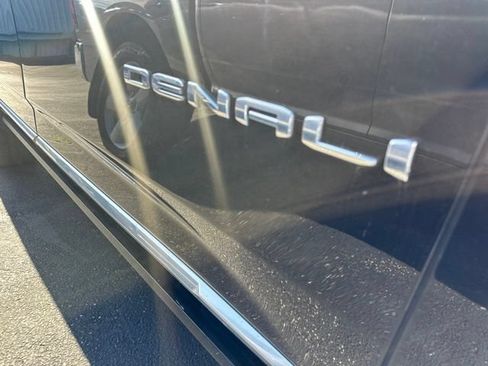 Used 2022 GMC Yukon XL Denali AWD/4WD image 9