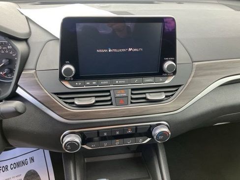 Used 2025 Nissan Altima 2.5 SV FWD image 16