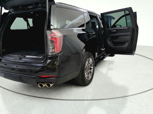 Used 2025 Chevrolet Suburban Z71 AWD/4WD image 14