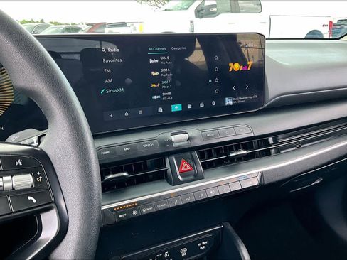 Used 2025 Kia K4 LXS image 6