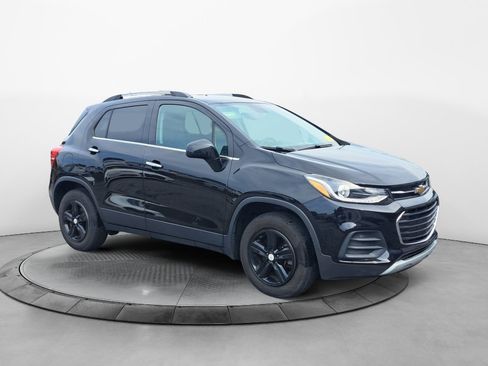 Used 2019 Chevrolet Trax LT w/ LT Convenience Package AWD/4WD image 1