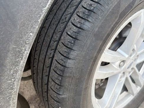 Used 2023 Ford Explorer XLT image 14