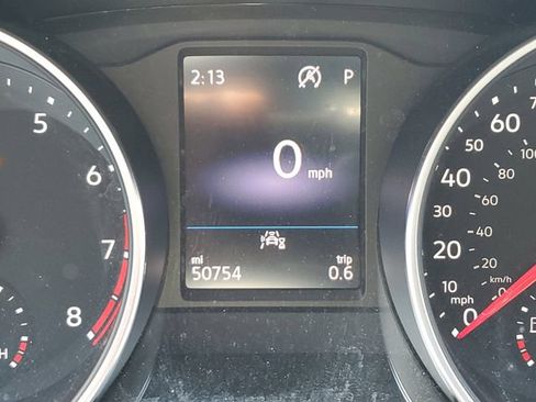 Used 2020 Volkswagen Tiguan SE w/ Panoramic Sunroof Package FWD image 17