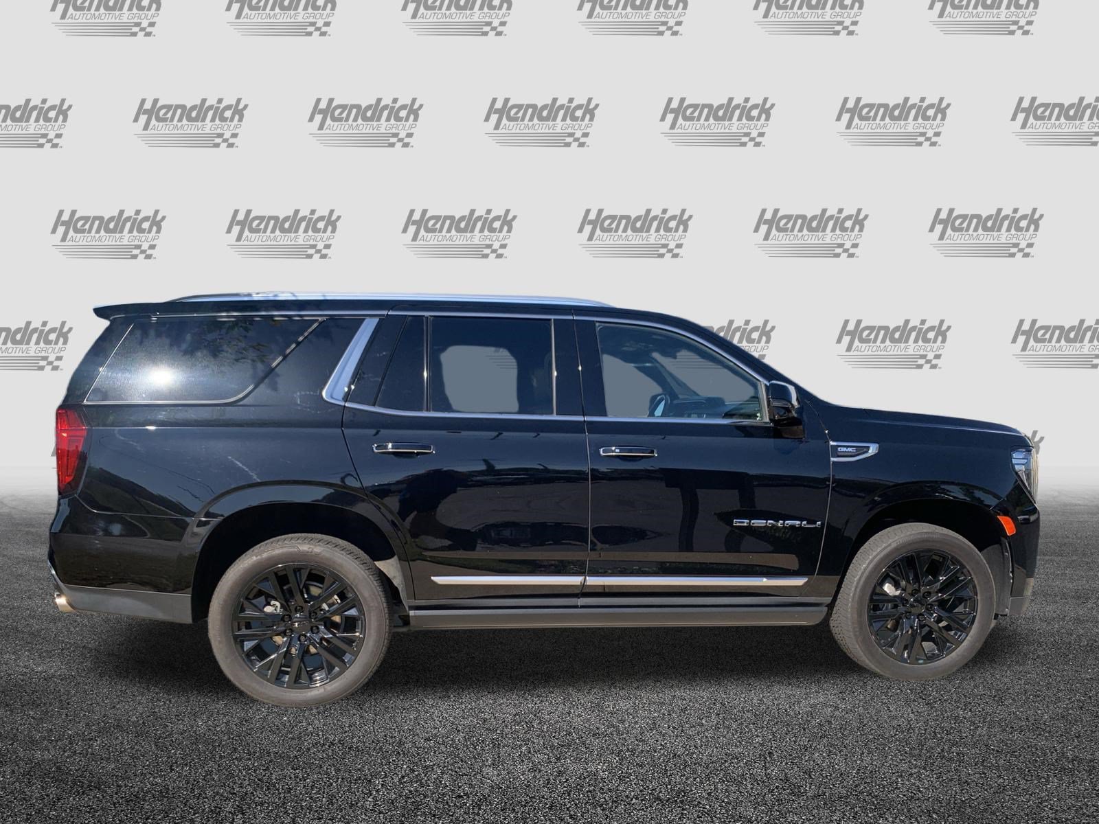 Used 2022 GMC Yukon Denali w/ Advanced Technology Package AWD/4WD image 11