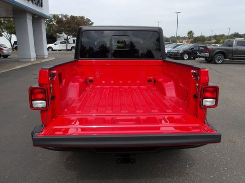 New 2025 Jeep Gladiator Sport image 10