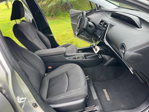 Used 2016 Toyota Prius Two FWD image 5