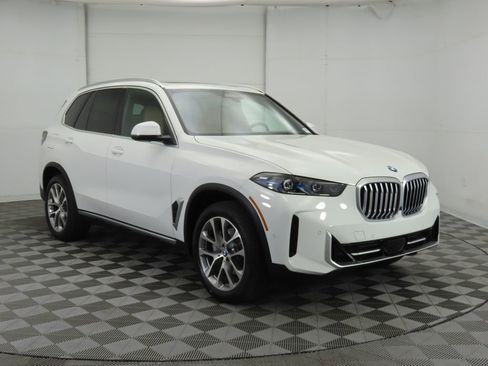 Certified 2025 BMW X5 sDrive40i w/ Parking Assistance Package image 4