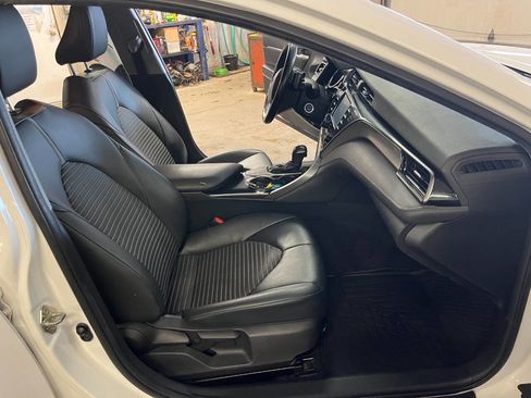 Used 2020 Toyota Camry SE image 5