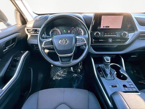 Used 2024 Toyota Highlander LE image 5