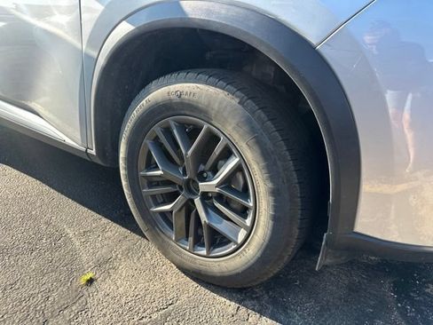 Used 2024 Nissan Rogue S FWD image 3