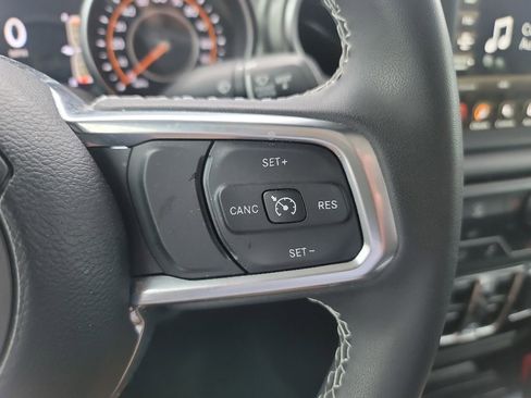 Used 2023 Jeep Gladiator Overland w/ Trailer Tow Package AWD/4WD image 26