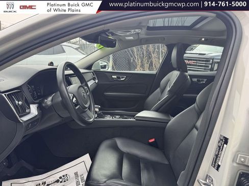 Used 2019 Volvo S60 T6 Momentum w/ Premium Package image 18