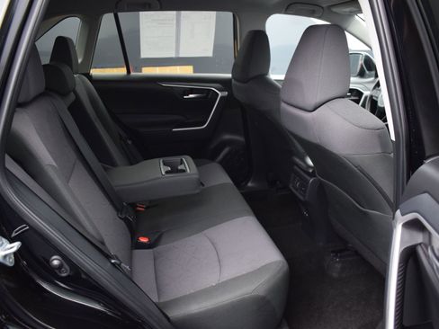 Used 2025 Toyota RAV4 XLE image 11