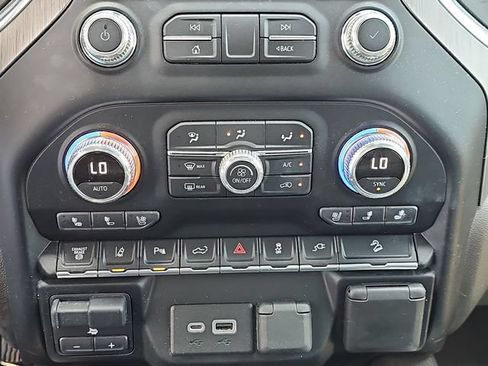 Used 2021 GMC Sierra 2500 Denali w/ Denali Ultimate Package AWD/4WD image 26