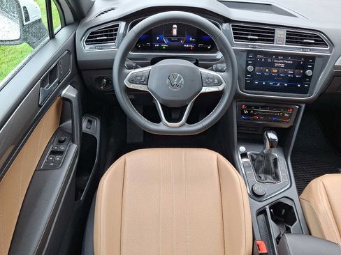 Used 2022 Volkswagen Tiguan SE AWD/4WD image 11